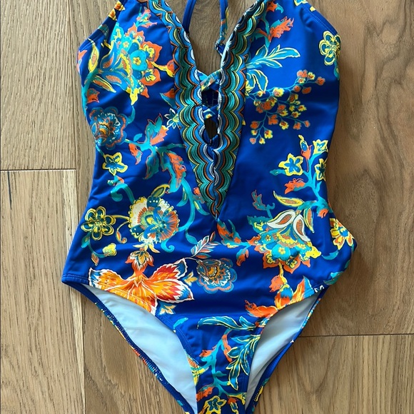 Cupshe | Vibrant Floral One Piece Swimsuit - Picture 2 of 5
